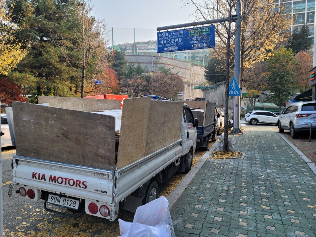분당 사무실 철거 및 원상복구 공사 현장 가벽 철거부터 천장 텍스 철거까지 12 분당 사무실 철거 및 원상복구 11
