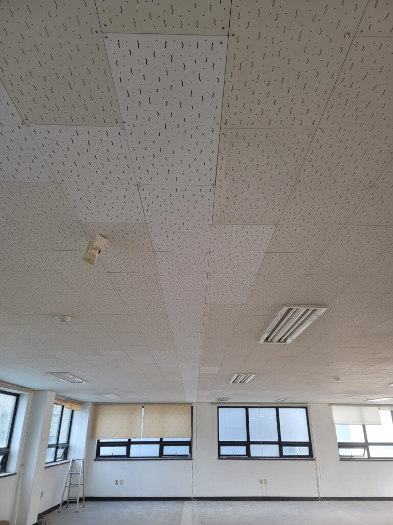 분당 사무실 철거 및 원상복구 공사 현장 가벽 철거부터 천장 텍스 철거까지 20 분당 사무실 철거 및 원상복구 19