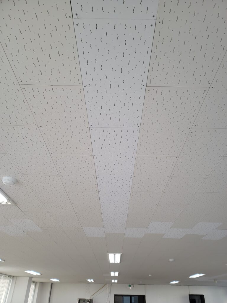 분당 사무실 철거 및 원상복구 공사 현장 가벽 철거부터 천장 텍스 철거까지 21 분당 사무실 철거 및 원상복구 20