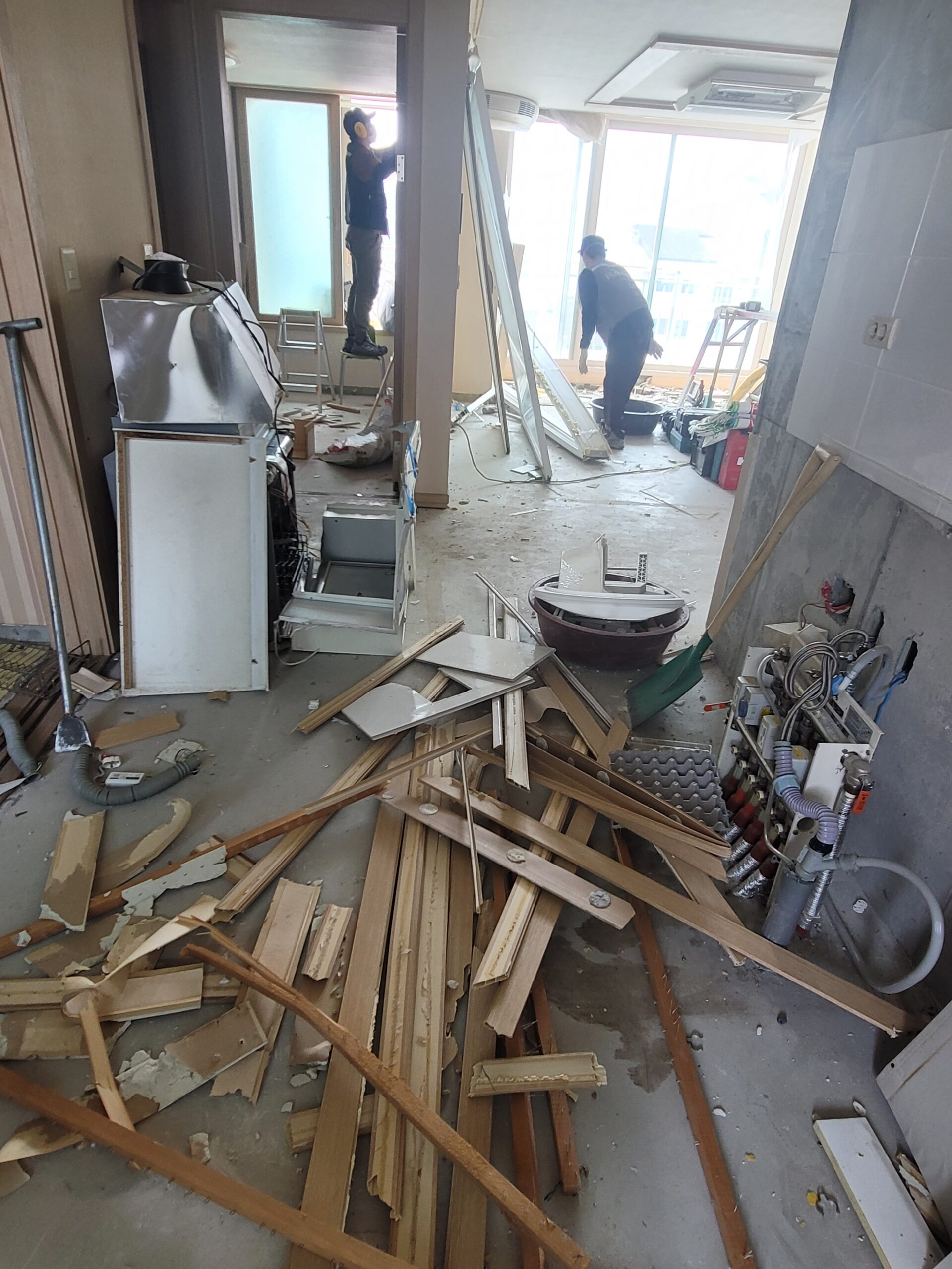 남양주 아파트 철거 시공사례|베란다 확장 및 내부 전체 철거 작업 3 남양주 내부 철거 작업