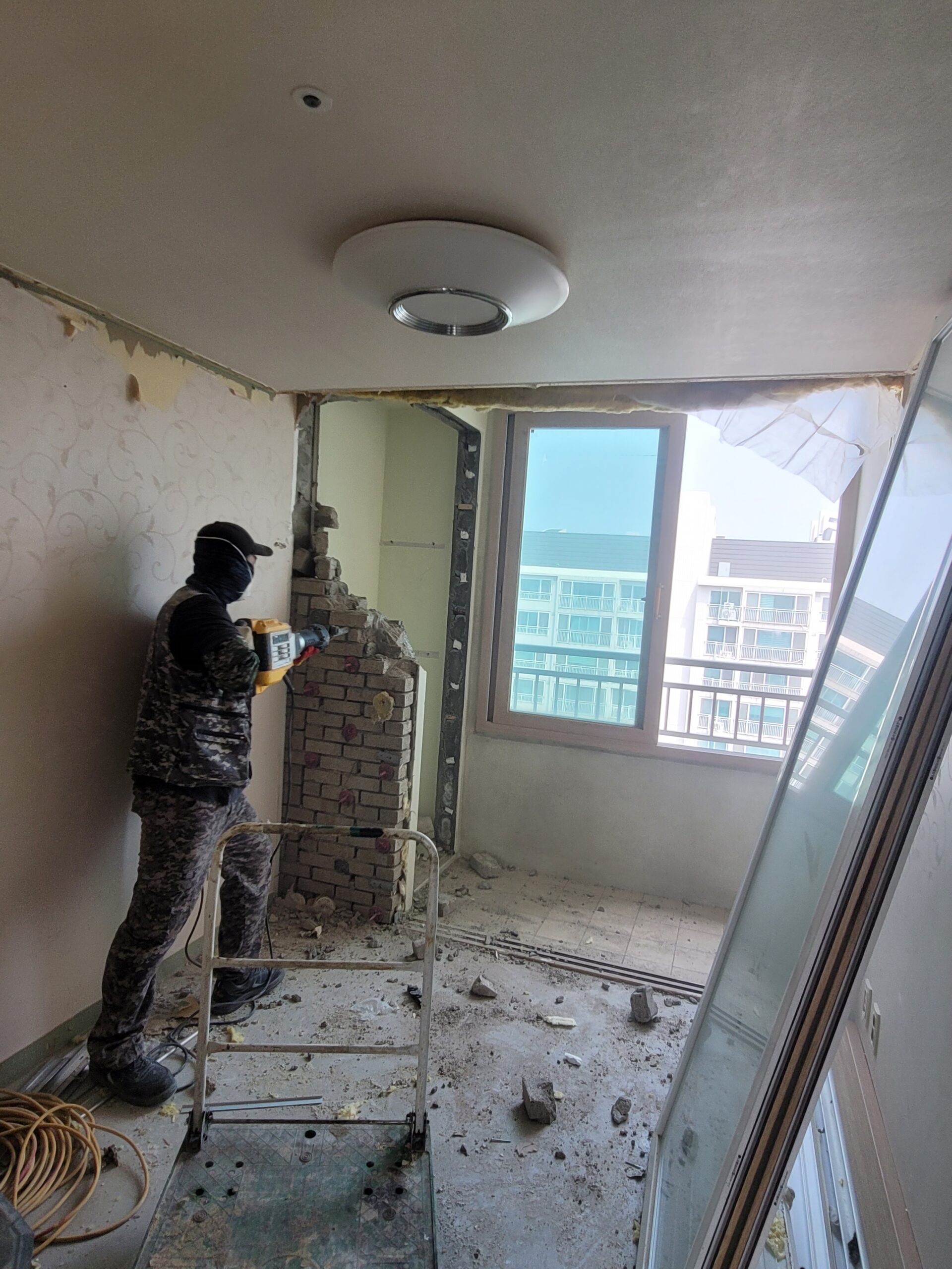 남양주 아파트 철거 시공사례|베란다 확장 및 내부 전체 철거 작업 6 남양주 내부 철거 작업