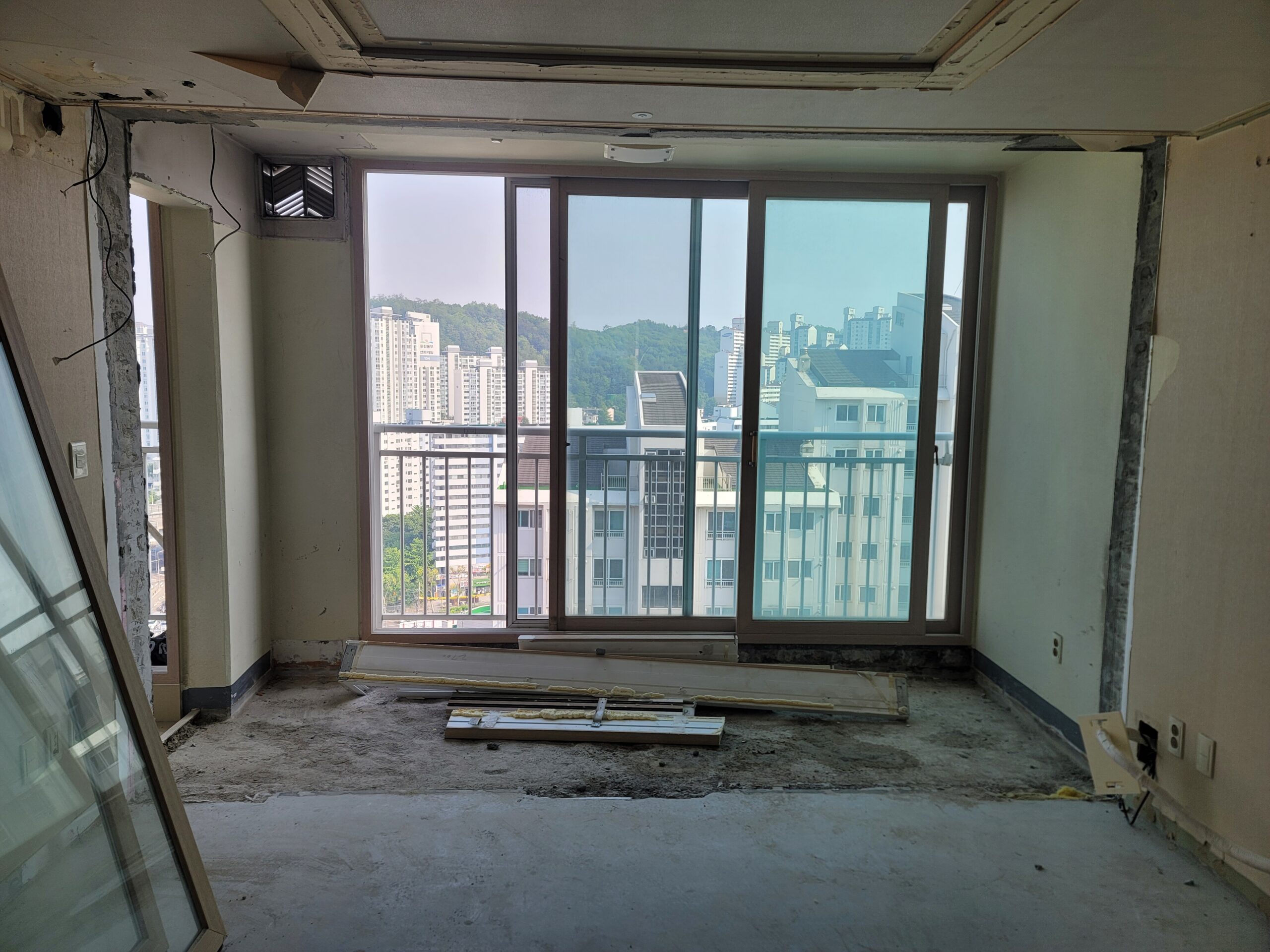 남양주 아파트 철거 시공사례|베란다 확장 및 내부 전체 철거 작업 9 남양주 베란다 확장 철거