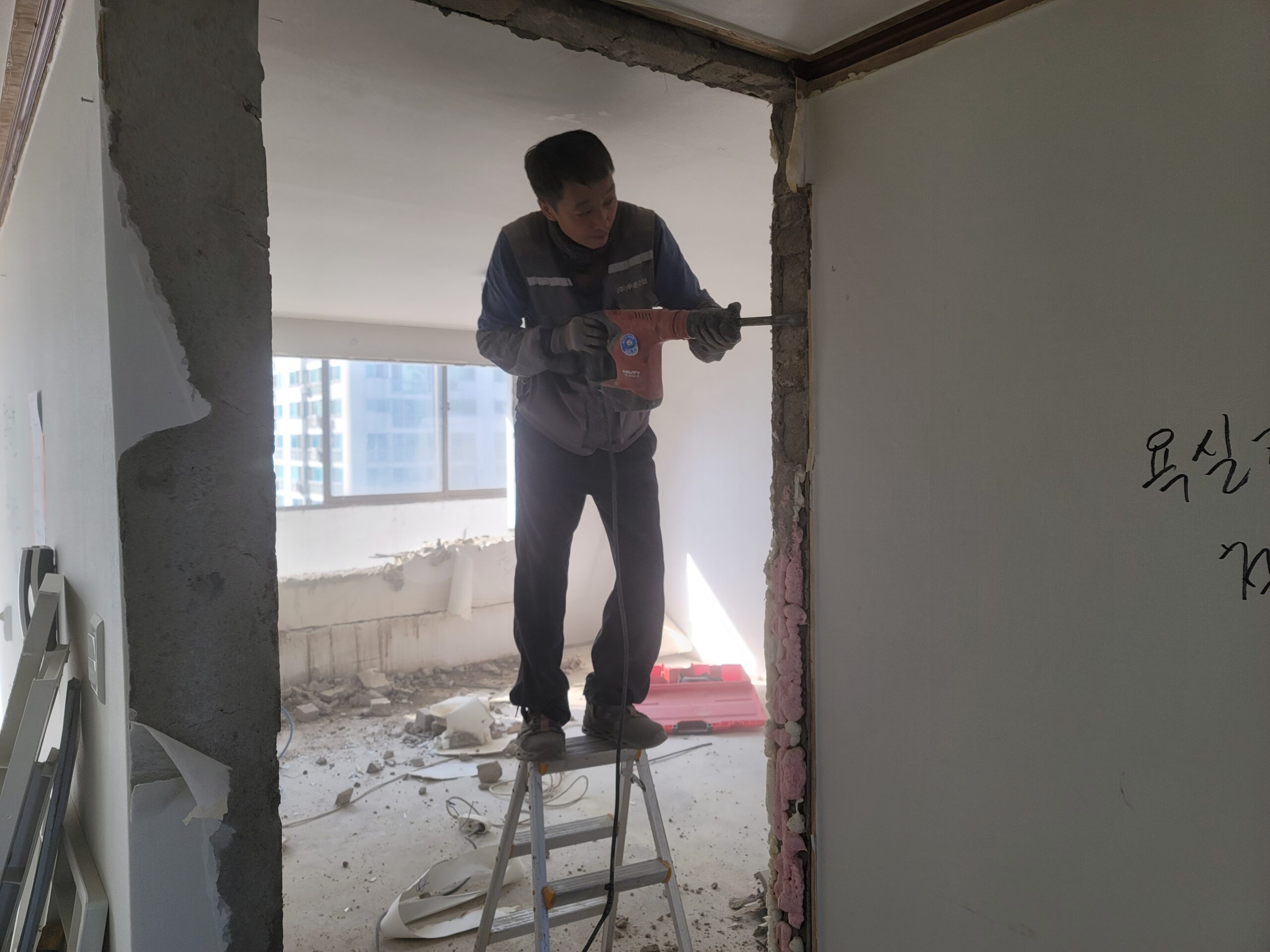 강동 아이파크 아파트 내부 철거 과정