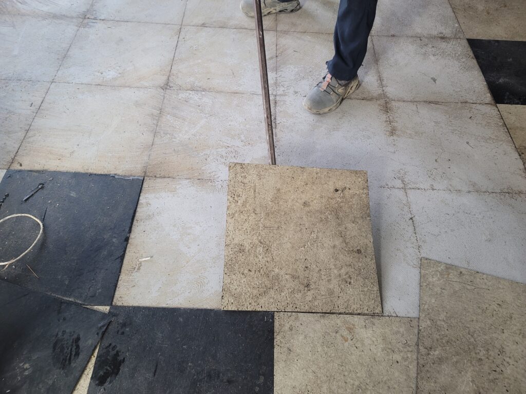 상가 바닥 타일 철거 작업 과정