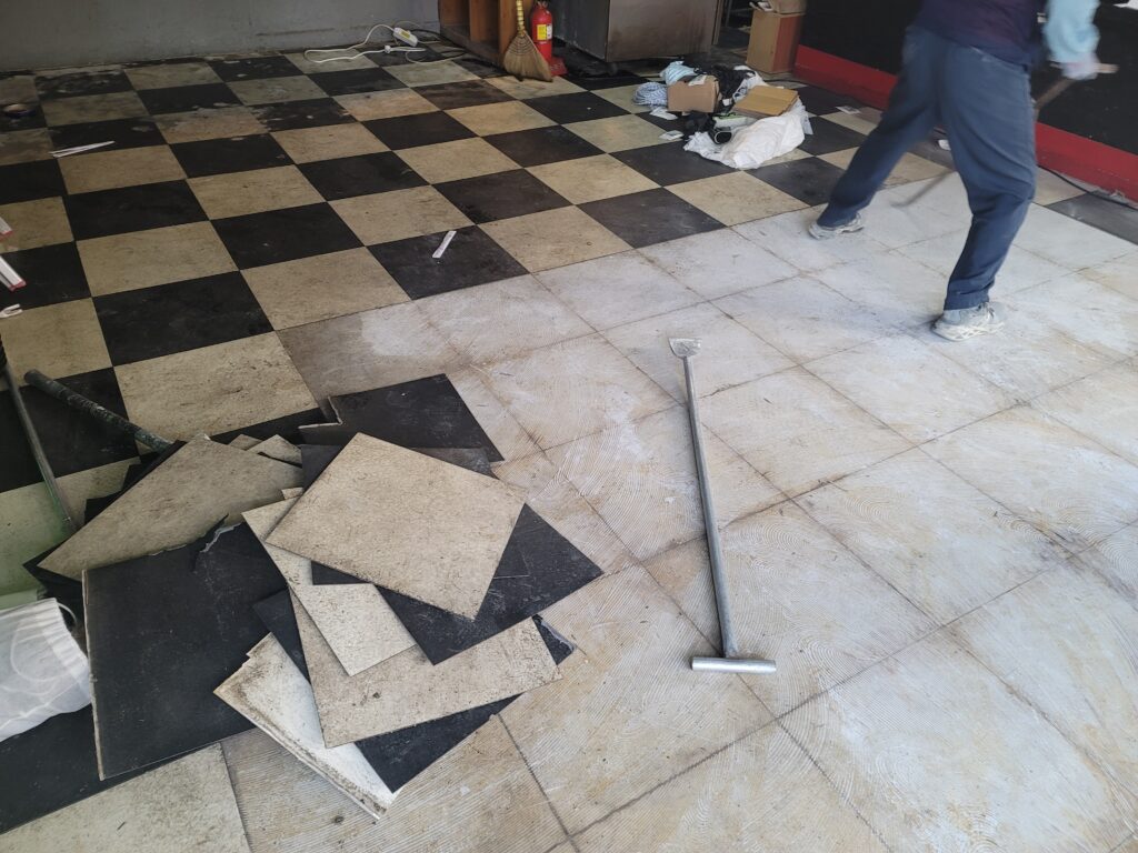 상가 바닥 타일 철거 작업 과정