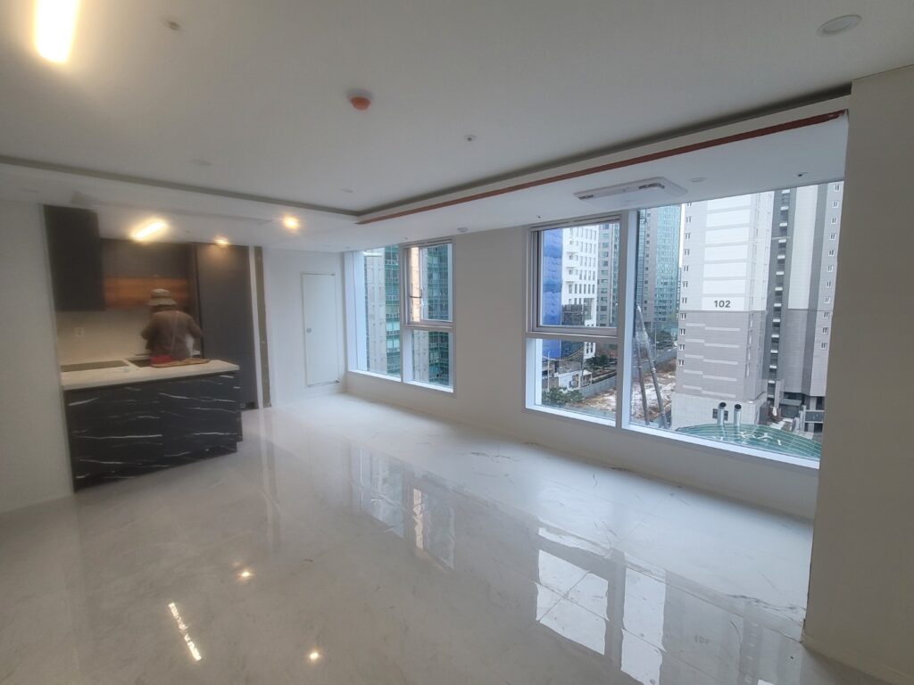 서초동 아파트 가벽 철거 시공사례|거실 확장 리모델링 철거 과정 2 서초동 아파트 가벽 철거 작업 모습