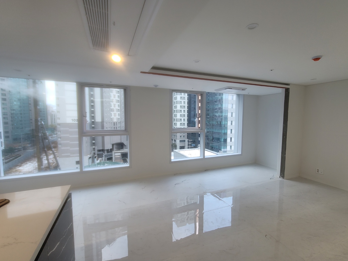 서초동 아파트 가벽 철거 시공사례|거실 확장 리모델링 철거 과정 9 가벽 철거 후 거실 확장 모습