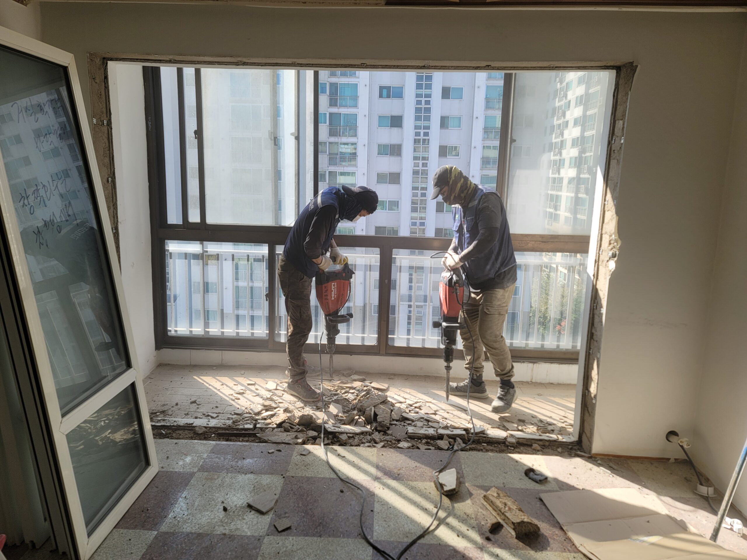 희망리턴패키지 철거 시공사례 아이파크 01 1 scaled