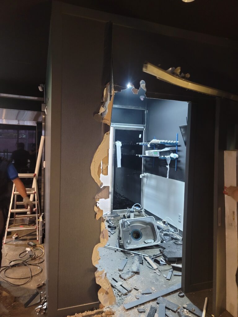 별내 술집 철거 시공사례|원상복구까지 깔끔하게 완료 (공간철거) 4 별내 술집 철거 바닥 철거 과정