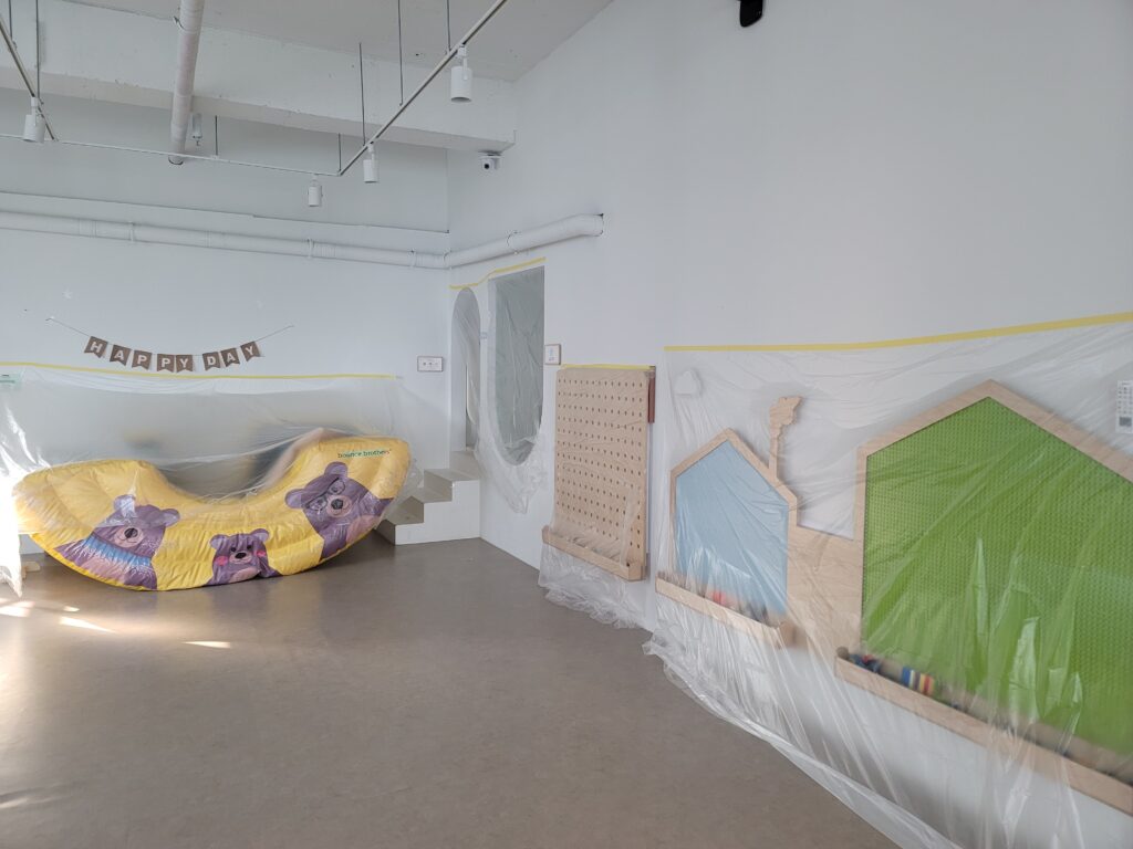 인천 청라 철거업체 키즈카페 키즈풀 철거 시공사례 | 안전하게 진행한 공간철거 9 인천 청라 키즈풀 타일 철거 현장