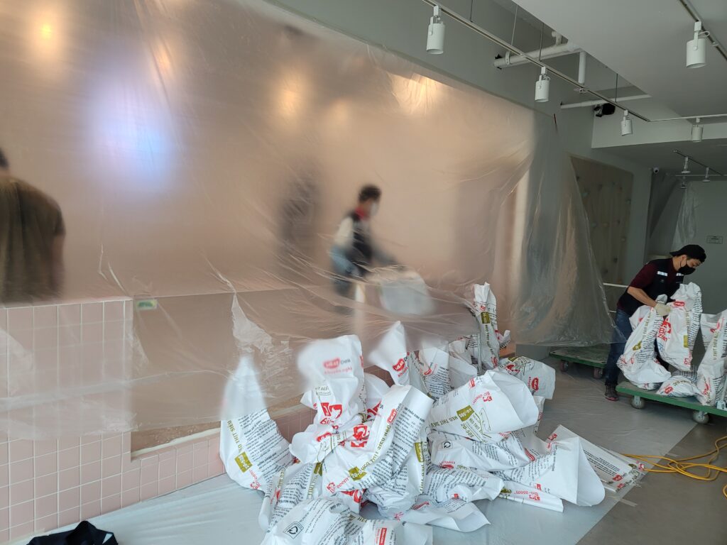 인천 청라 철거업체 키즈카페 키즈풀 철거 시공사례 | 안전하게 진행한 공간철거 13 인천 청라 키즈풀 타일 철거 현장