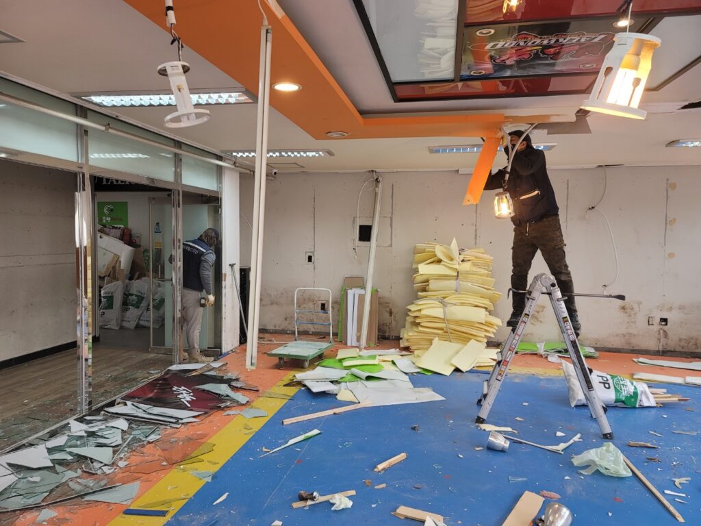 별내 태권도학원 철거 시공사례 | 학원 철거 및 원상복구 전문 공간철거 4 별내 태권도 학원 철거 작업