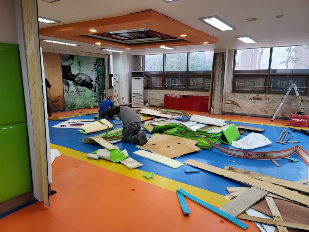 별내 태권도학원 철거 시공사례 | 학원 철거 및 원상복구 전문 공간철거 5 별내 태권도 학원 철거 작업