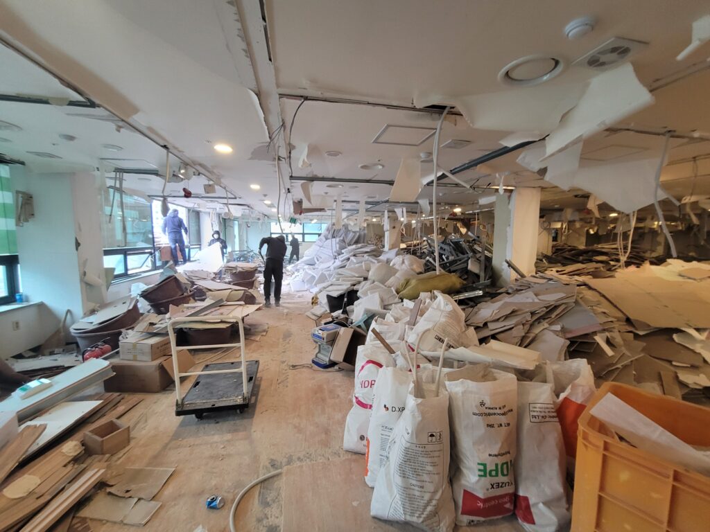 상가 철거 폐기물 분리 작업