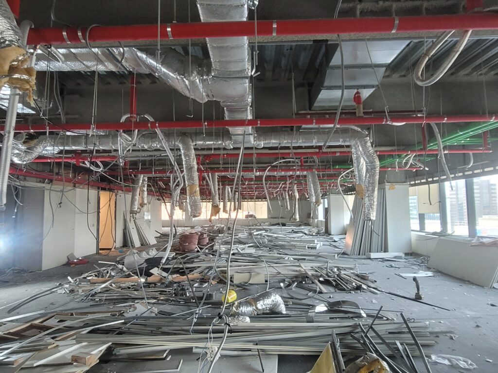 IT 대형 사무실 철거 현장