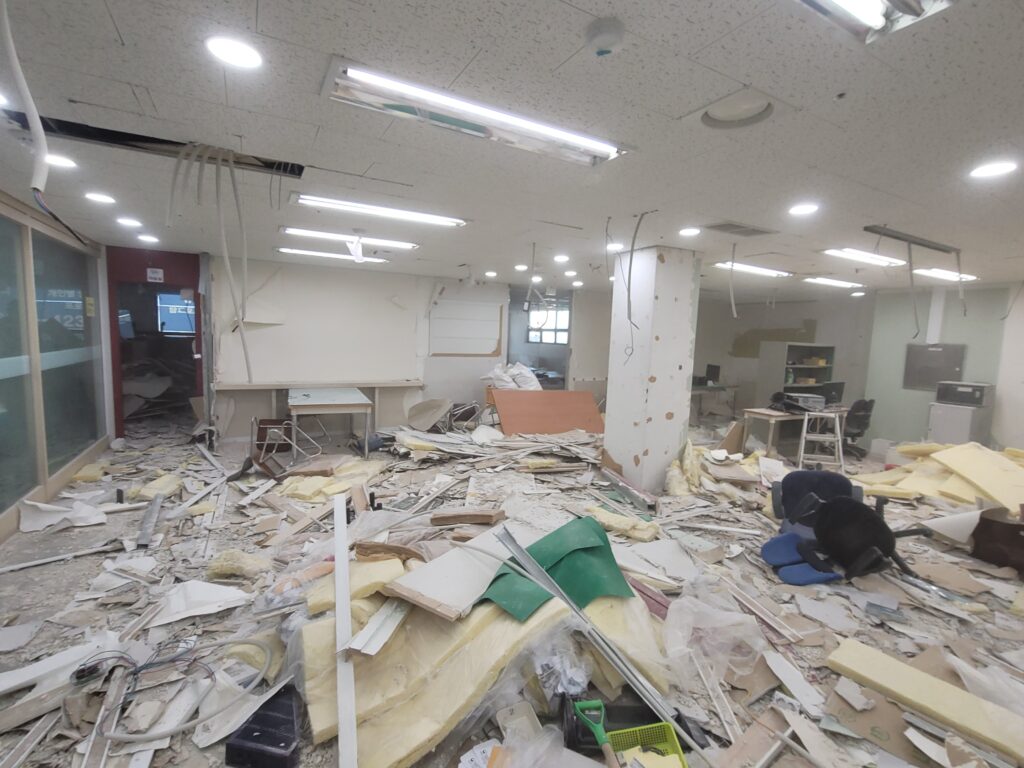 영등포 학원 내부 철거 과정