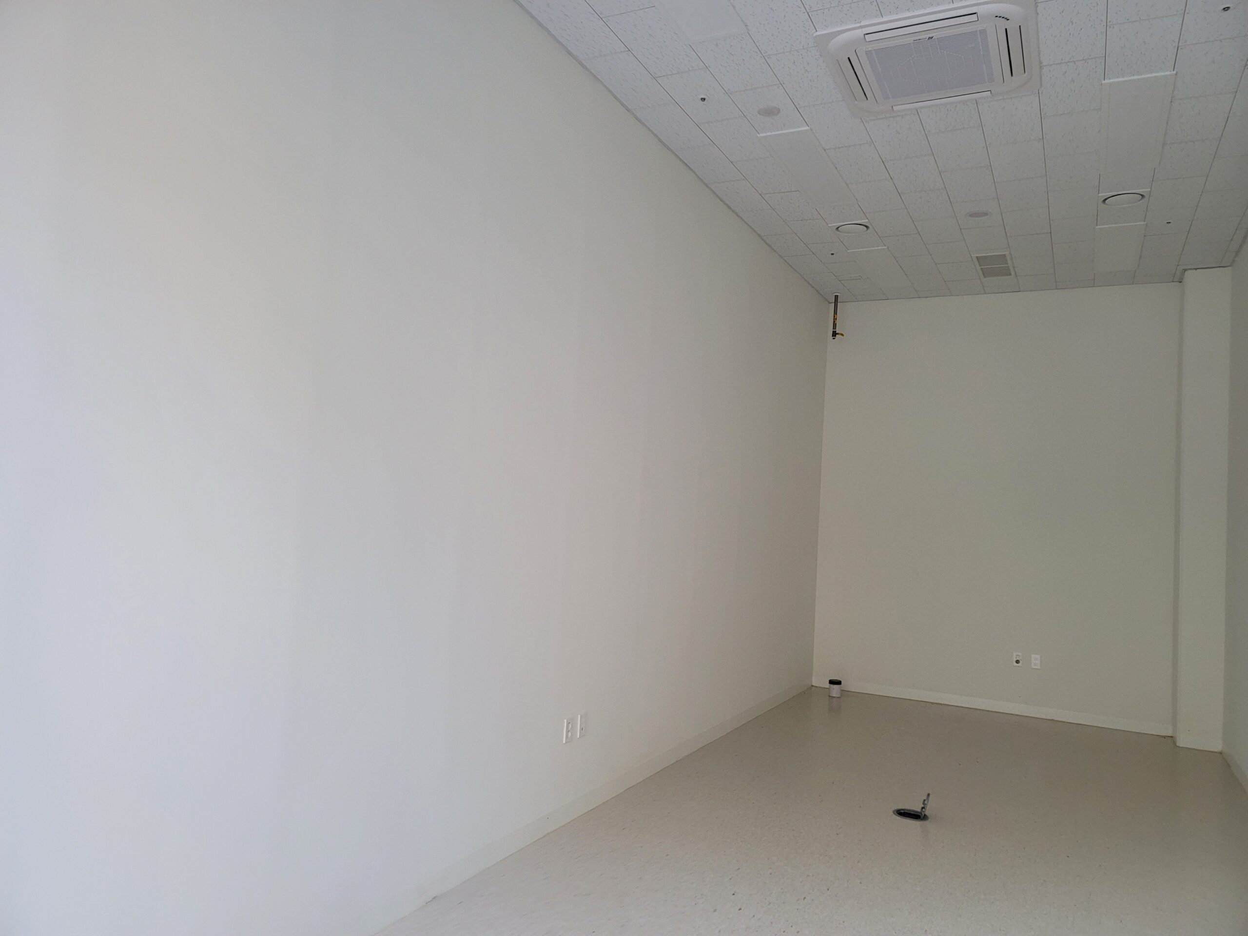 가벽 철거 완료 상태