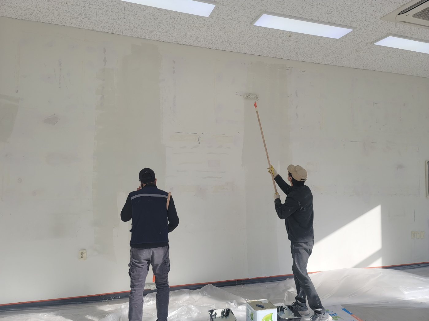 바닥 및 내부 마감 정리 작업