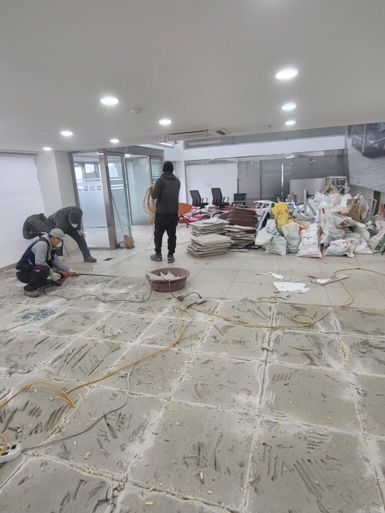 광화문 철거업체 | 대형 오피스 빌딩 1개층 전체 철거 시공사례 14 광화문 철거 후 원상복구 상태