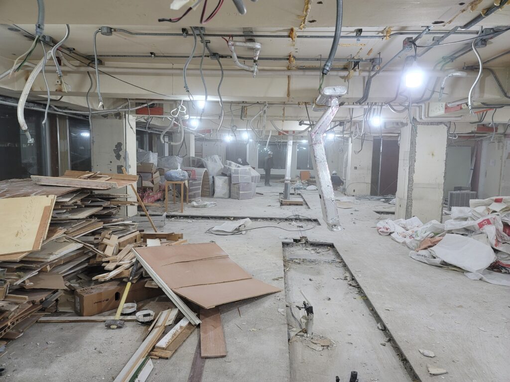 광화문 철거업체 | 대형 오피스 빌딩 1개층 전체 철거 시공사례 12 광화문 상가 철거 폐기물 처리