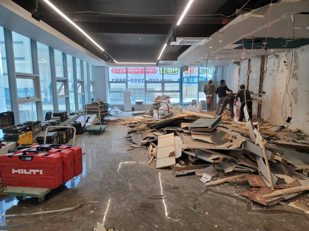 수원 휘트니스센터 철거 및 원상복구 시공사례 2 수원 휘트니스센터 철거 전 내부 모습