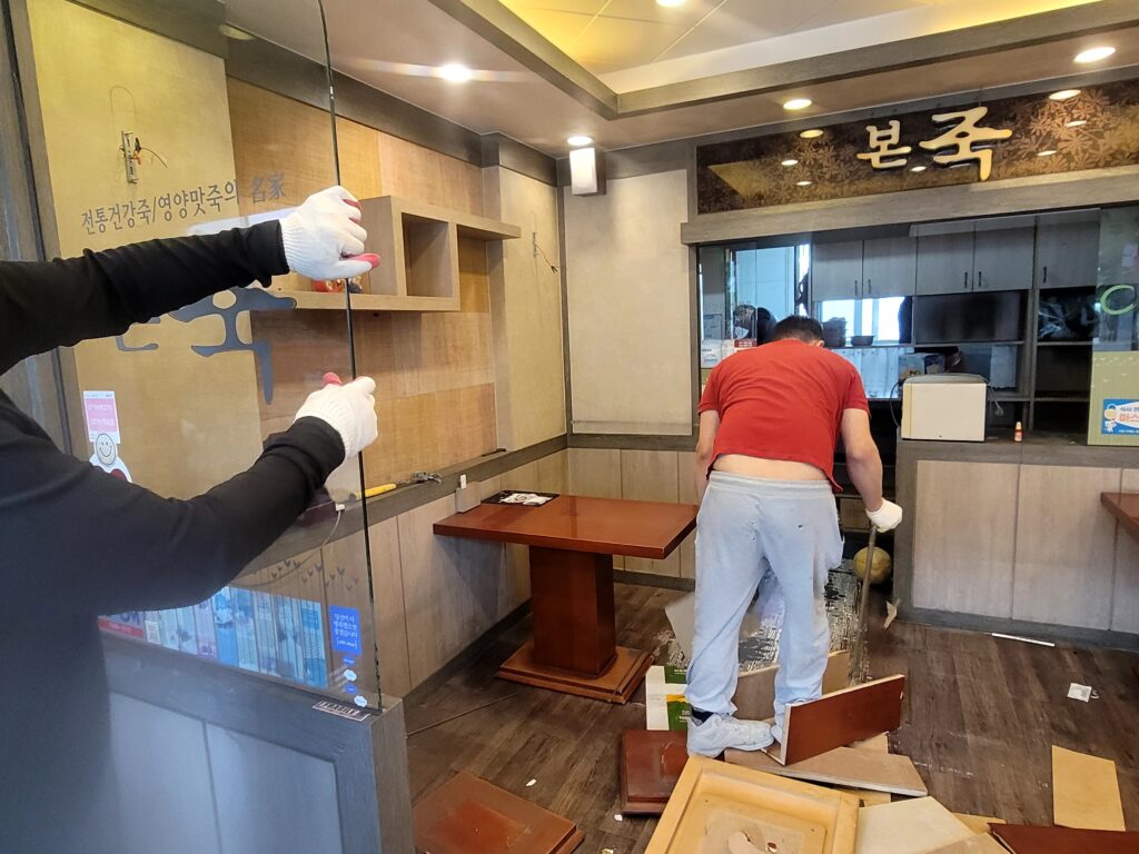 수원 본죽 매장 폐업 원상복구 전 외부 전경