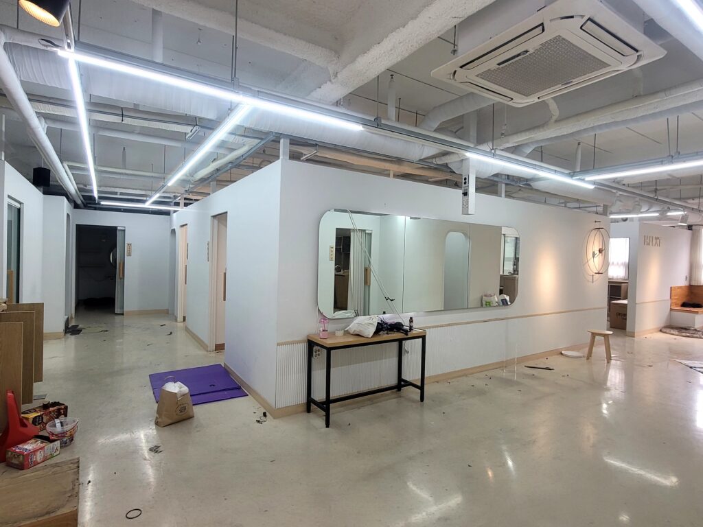 원상복구란? 상가·사무실 원상복구 기준·비용·절차 총정리 신촌 미용실 철거 전 내부 모습