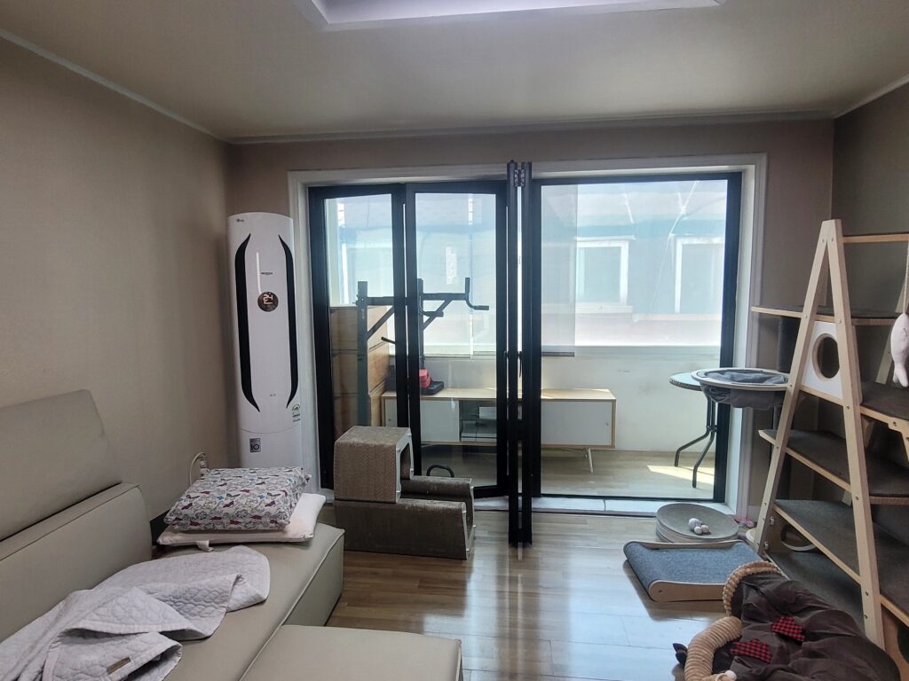 마포구 빌라 리모델링 올 철거 전 거실 모습