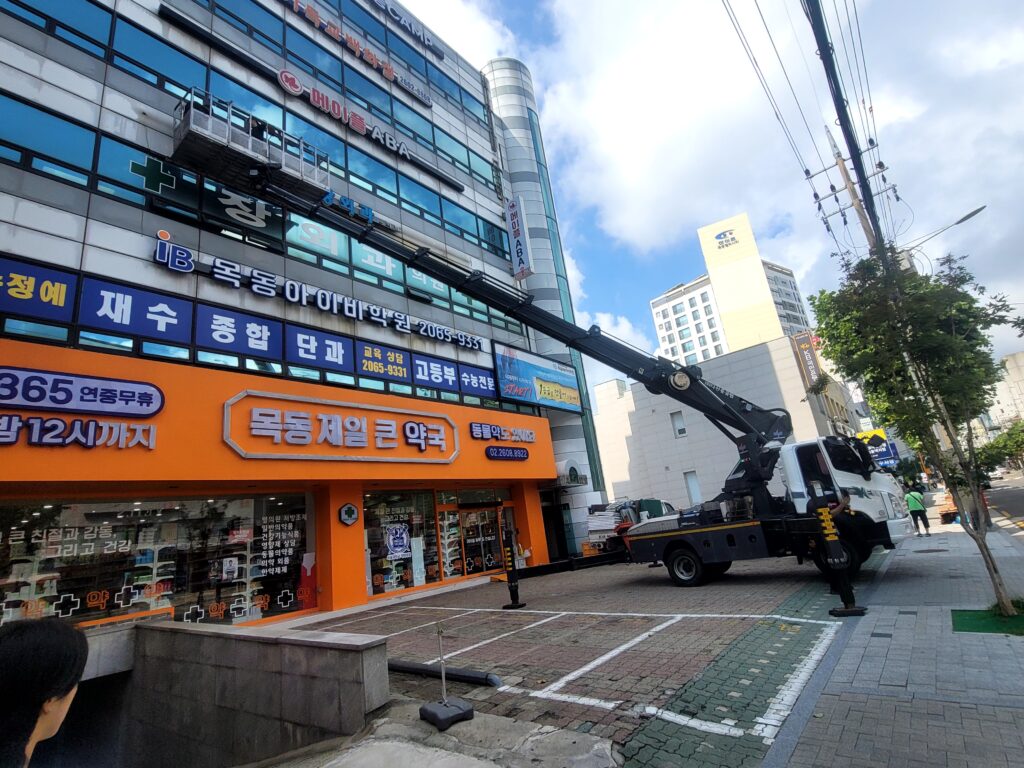시공사례 병원 철거 시공사례 장외과 의원 외관 및 장비 반입 모습